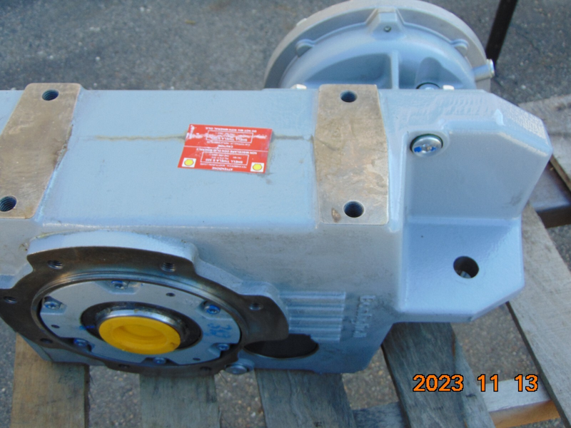 NEW BONFIGLIOLI F513 H50 48.9 P112 H4 LO HELICAL GEAR BOX