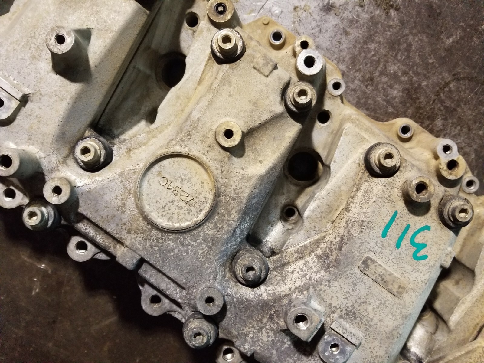 20112015 DURAMAX 6.6 6.6L DIESEL LML VALVE COVER & SPACER RH PASSENGER