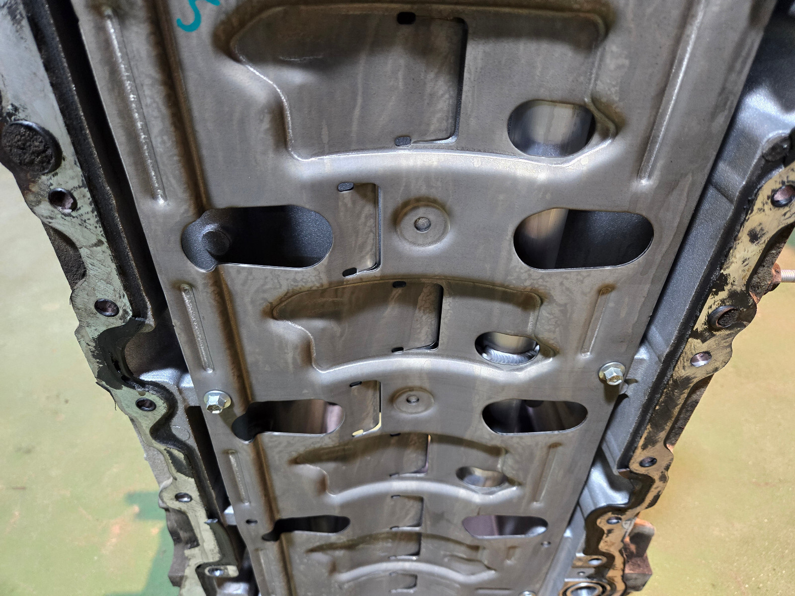 6.7L Powerstroke Upper Oil Pan DC3Q-6676-AC - Picture 11 of 11