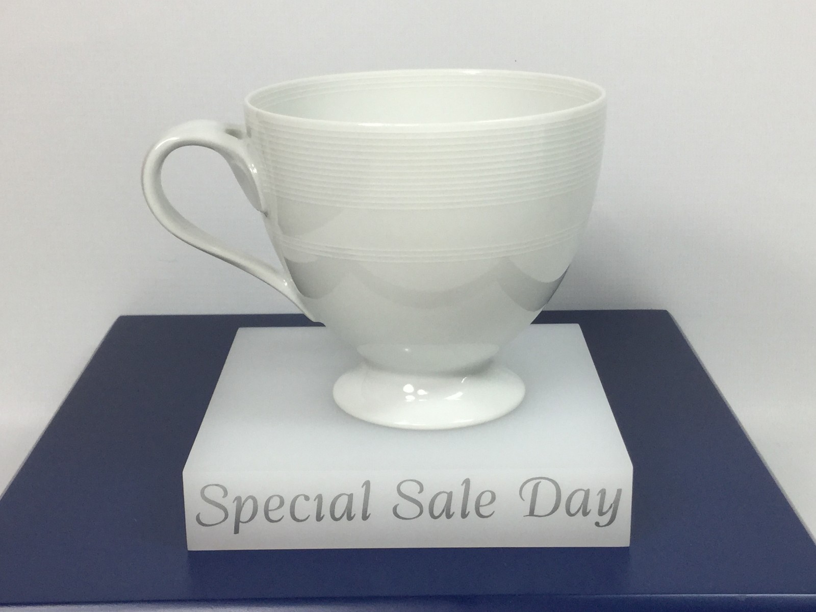 Hutschenreuther Fine China, NEW, RETIRED, Cholé Rotonde Pattern, 8 oz Cup