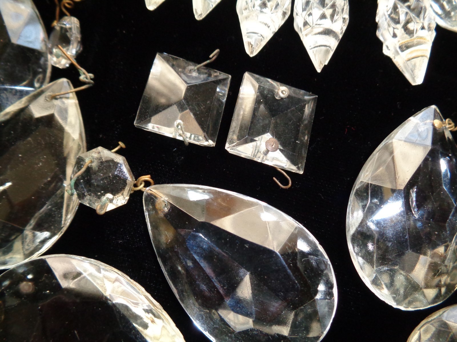 31 VINTAGE ANTIQUE CRYSTAL PRISMS LOT