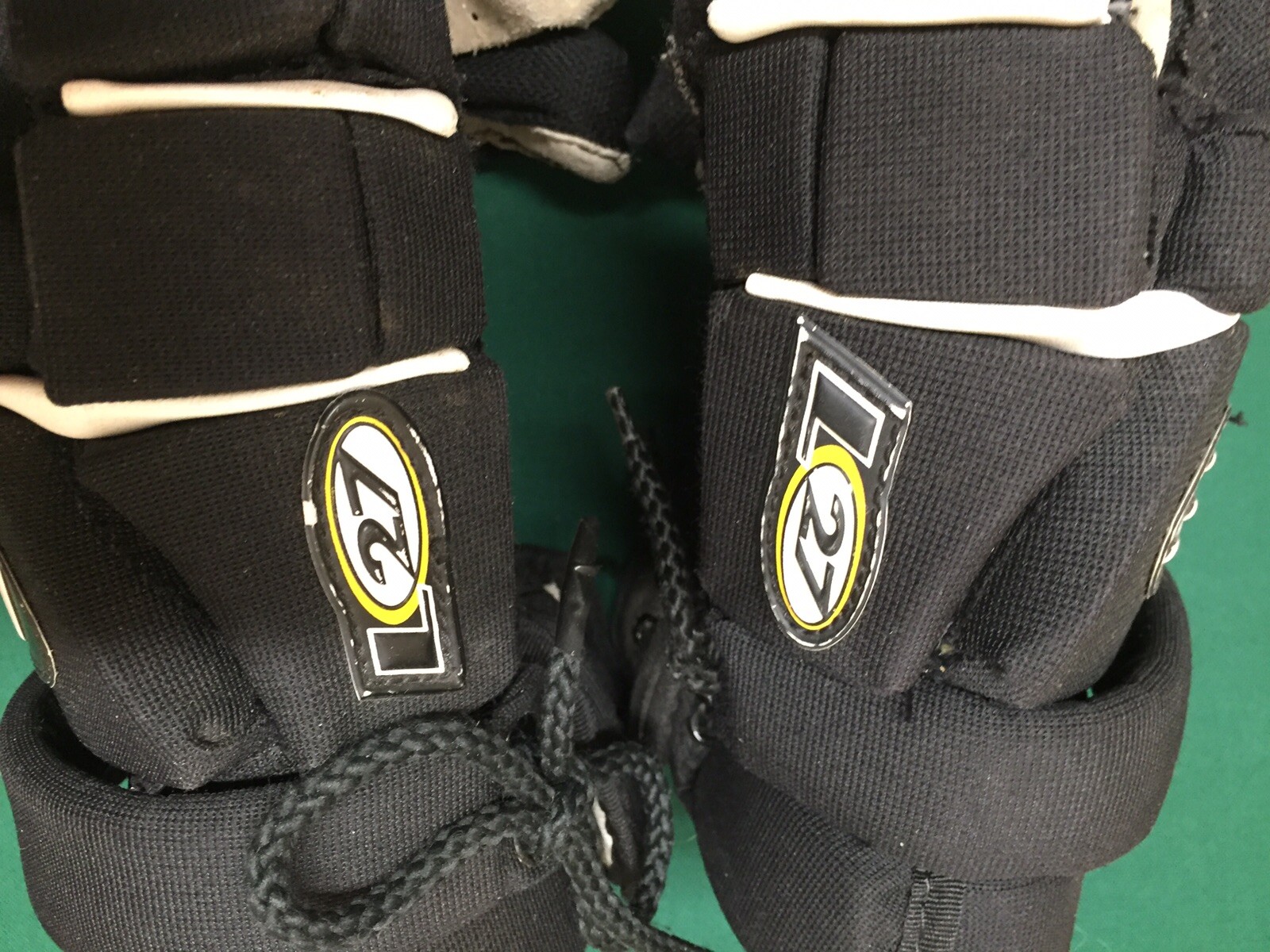 Brine L27 LACROSSE GLOVES Size L/XL  Black