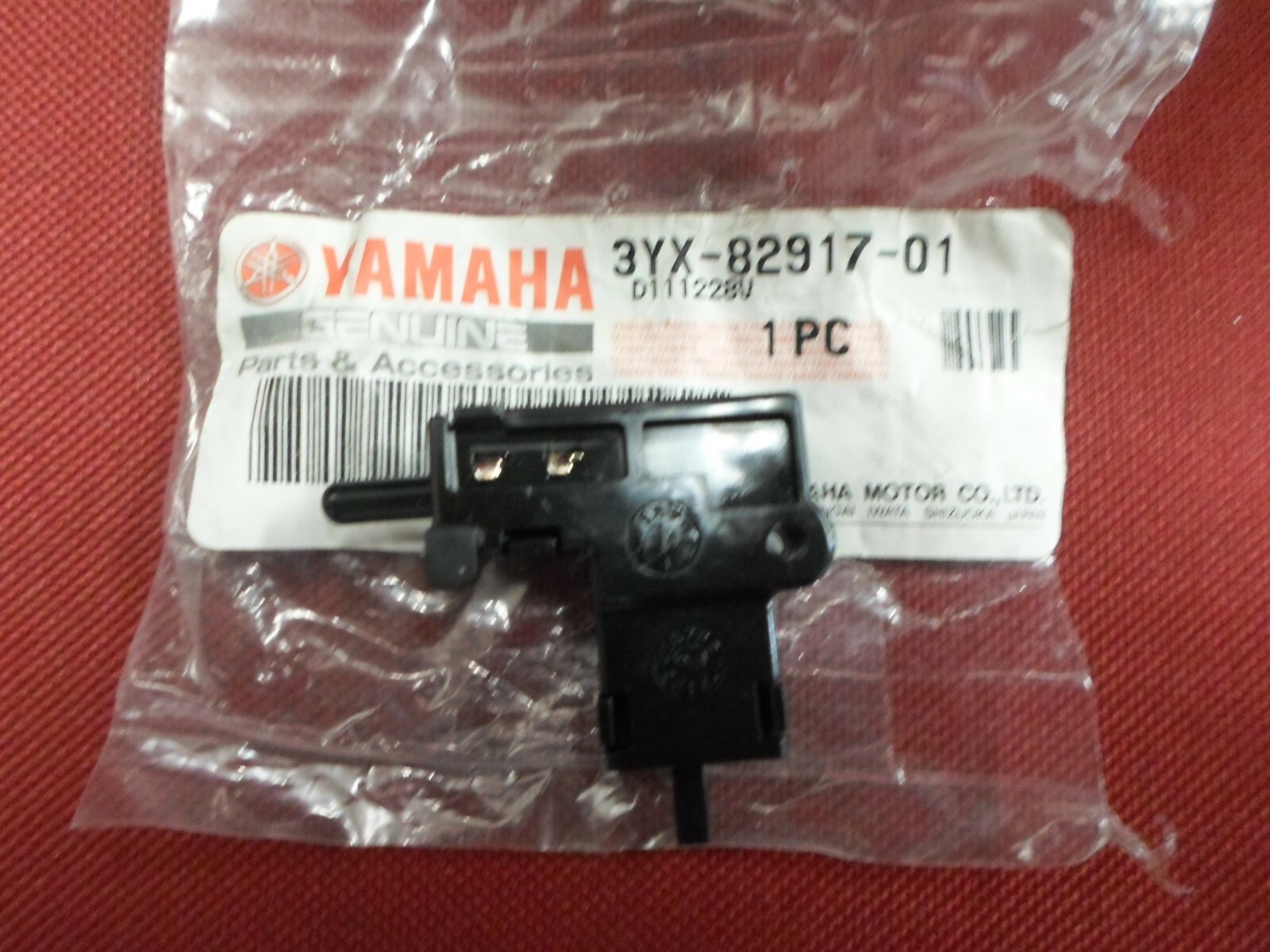 2003-2004 Yamaha FZ1 FZ600 FZS1000 NOS Switch 3YX-82917-01 2003-2004 Yamaha FZ1 FZ600 FZS1000 NOS Switch 3YX-82917-01