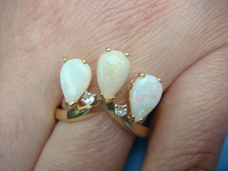14 Kt Gold 3 Pear Shape Genuine Opal And 2 Diamonds Vintage Ladies Ring