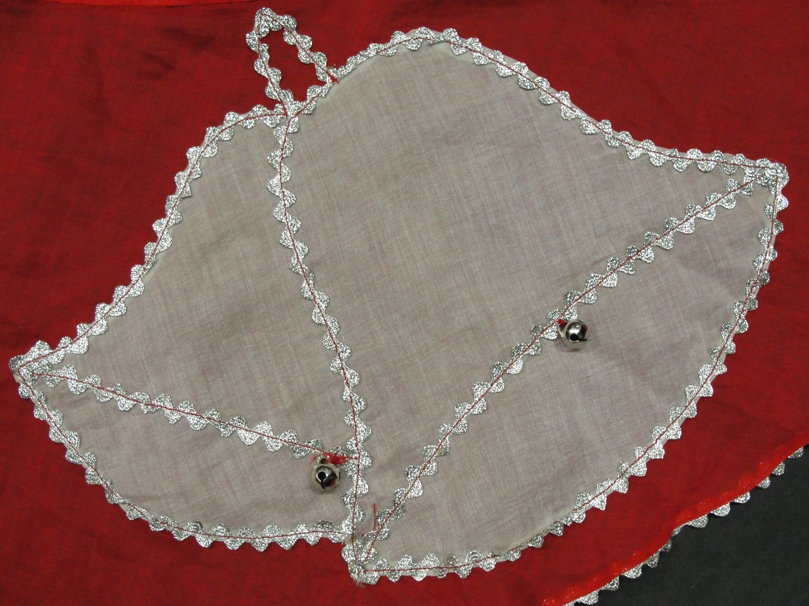 VINTAGE  1950’s  LADIES  RED  CHRISTMAS  APRON  WITH  SILVER METAL JINGLE  BELLS