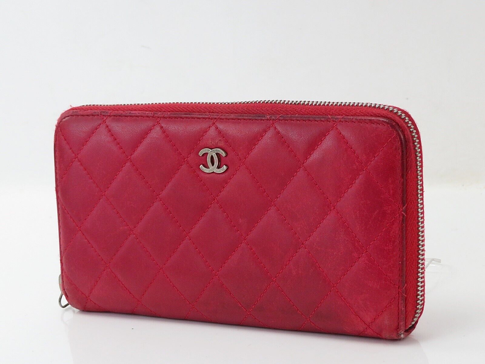 Authentic CHANEL Red Quilted Leather CC Long Wallet Zipper Authentic CHANEL Red Quilted Leather CC Long Wallet Zipper