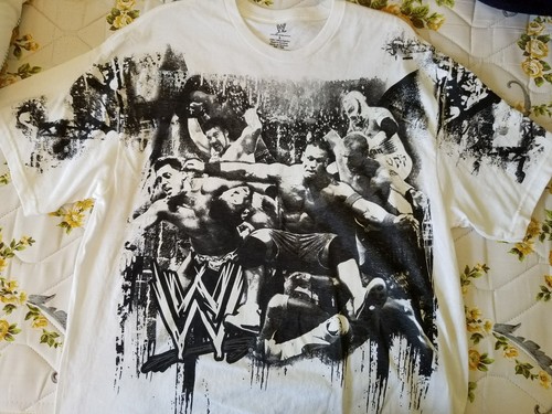 WWE Wrestling TSHIRT Mens Large white with black and gray printing 2012