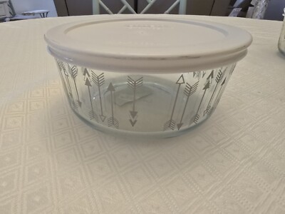 Vintage Style Pyrex Bowl Off White Arrows with White Lid