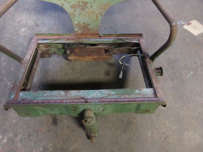 John Deere 520 530 620 630 Gas LP Allfuel -- float ride seat