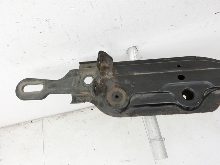 Renault Scenic IV J9 16-20 Querträger Träger Vorne Unten Renault Scenic IV J9 16-20 27.01.2017 gebraucht Vorschau 5
