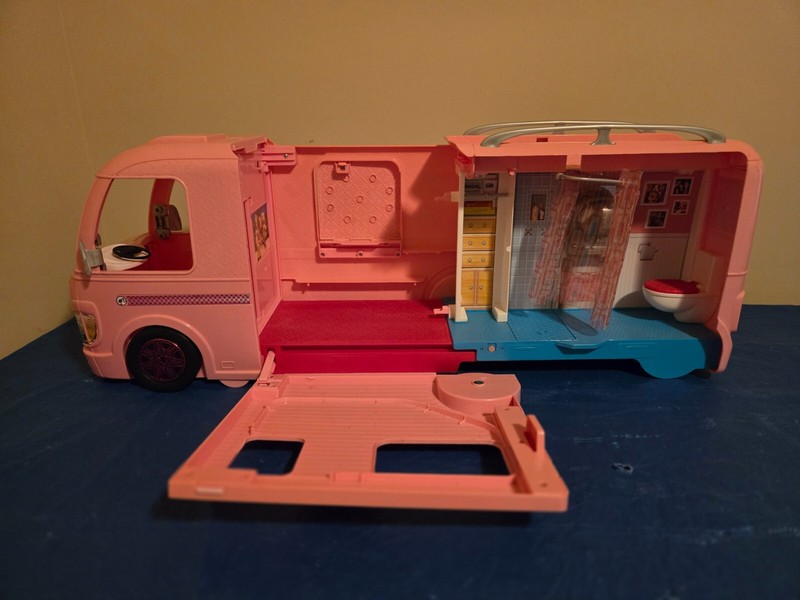 Mattel Barbie Playset Expandable Dream Pink Camper Bus Motorhome Van