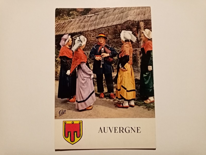 Carte Postale -  La Basse Auvergne  - Campagnardes En Tenue De FêTe 1850-1900
