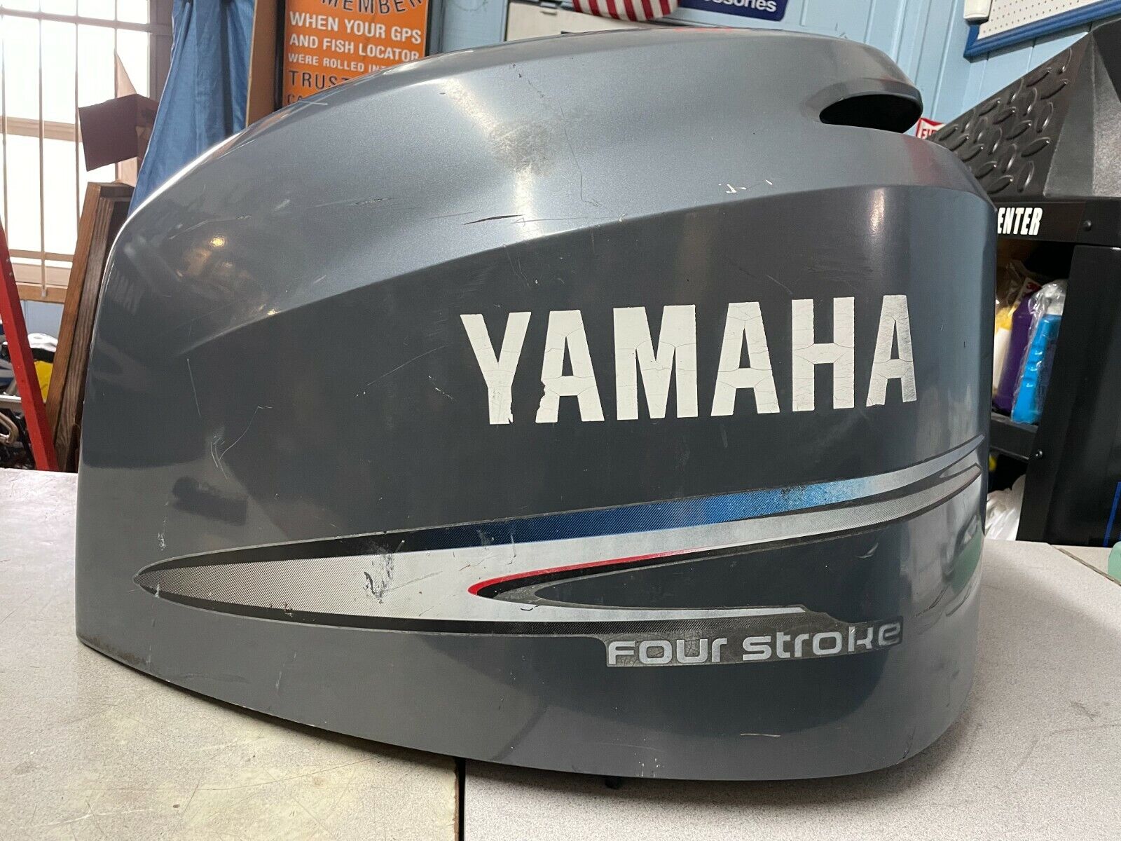 YAMAHA FOUR STROKE 200 HP TOP COWLING/ FITS F200-F225 3.3L YAMAHA FOUR STROKE 200 HP TOP COWLING/ FITS F200-F225 3.3L
