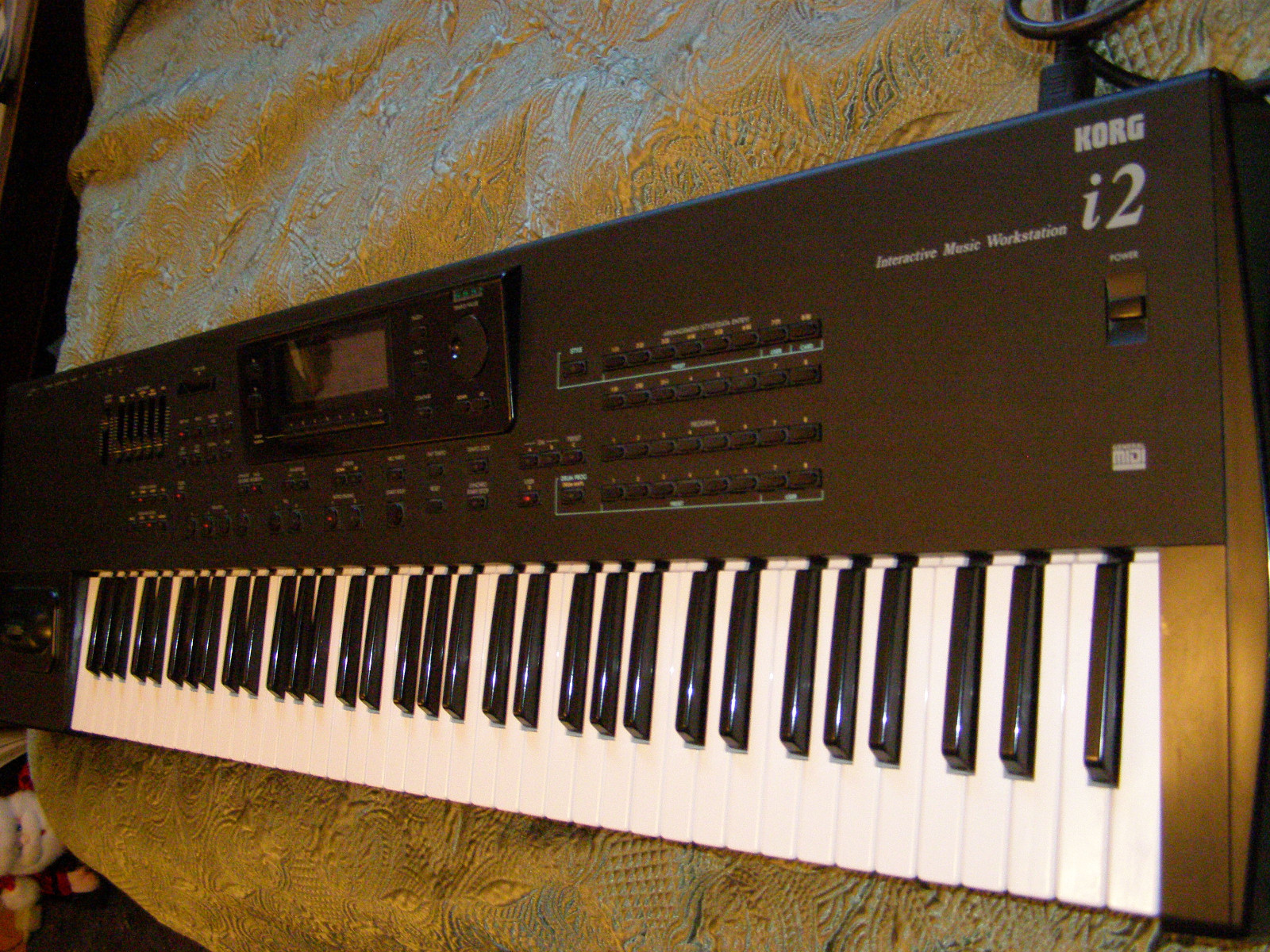 Korg i2 Arranger 76 note Keyboard