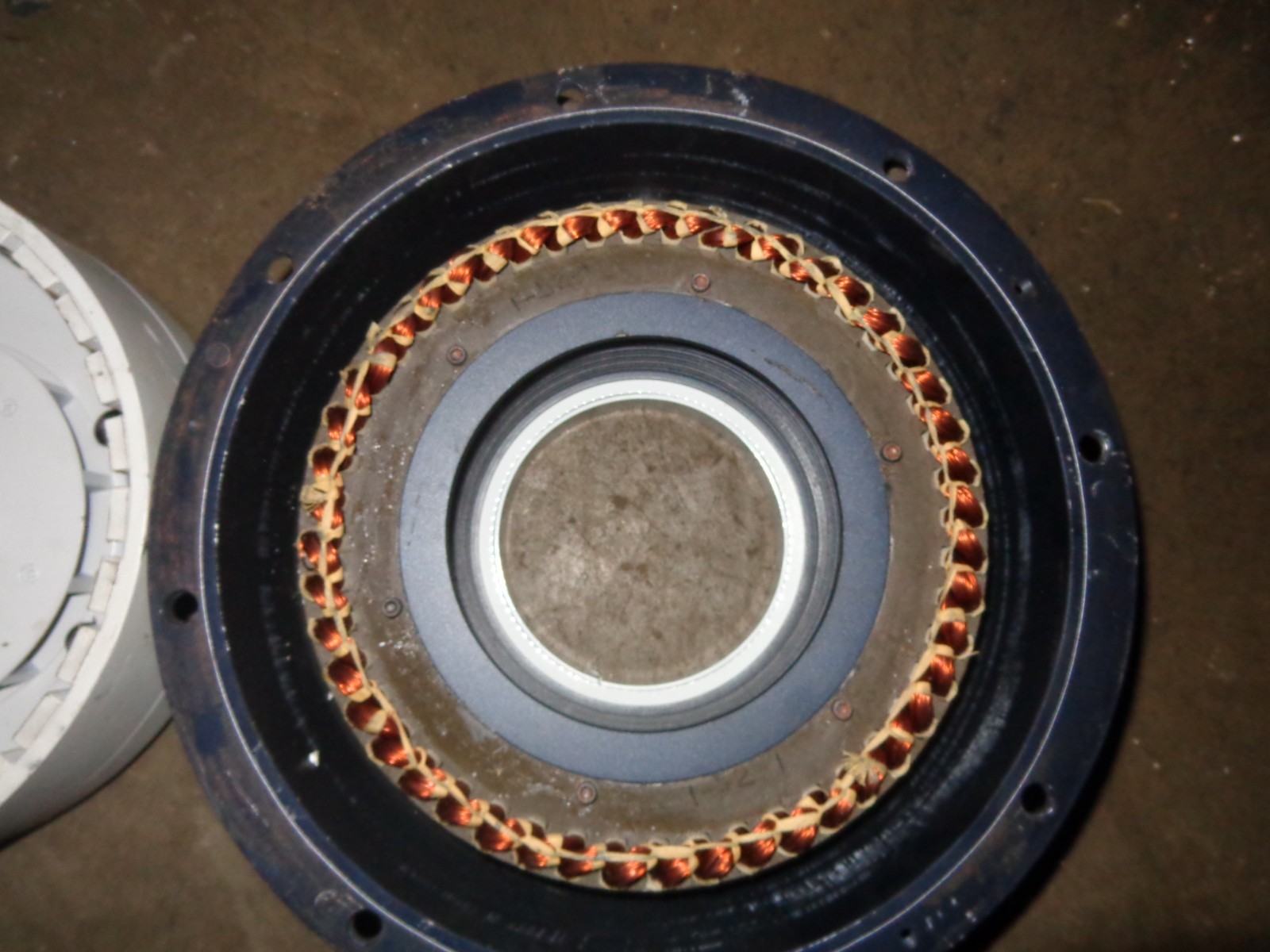 polar power 16-14-8220-1-52-1 48 vdc alternator  battery bank charging