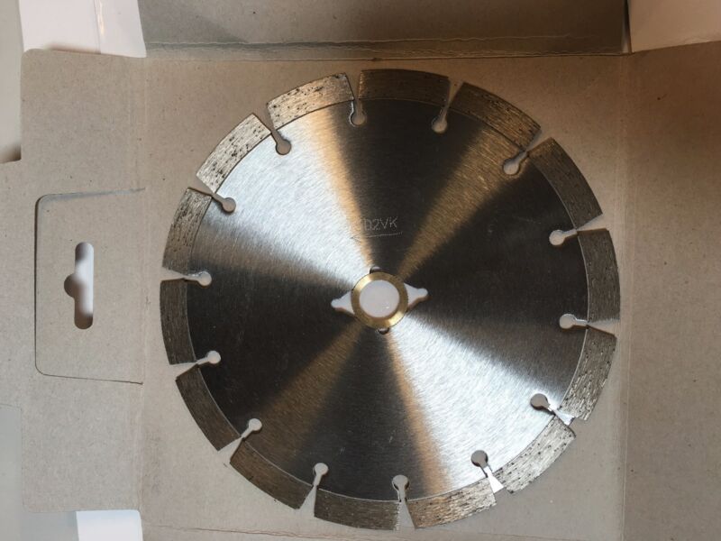 7 Inch Dry or Wet Cutting Segmented Saw Blade with /Concrete and Brick 5/8 arbor