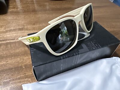Oakley Garage Rock Sunglasses OO9175-10 Matte Bone/Dark Grey Oakley Garage Rock Sunglasses OO9175-10 Matte Bone/Dark Grey