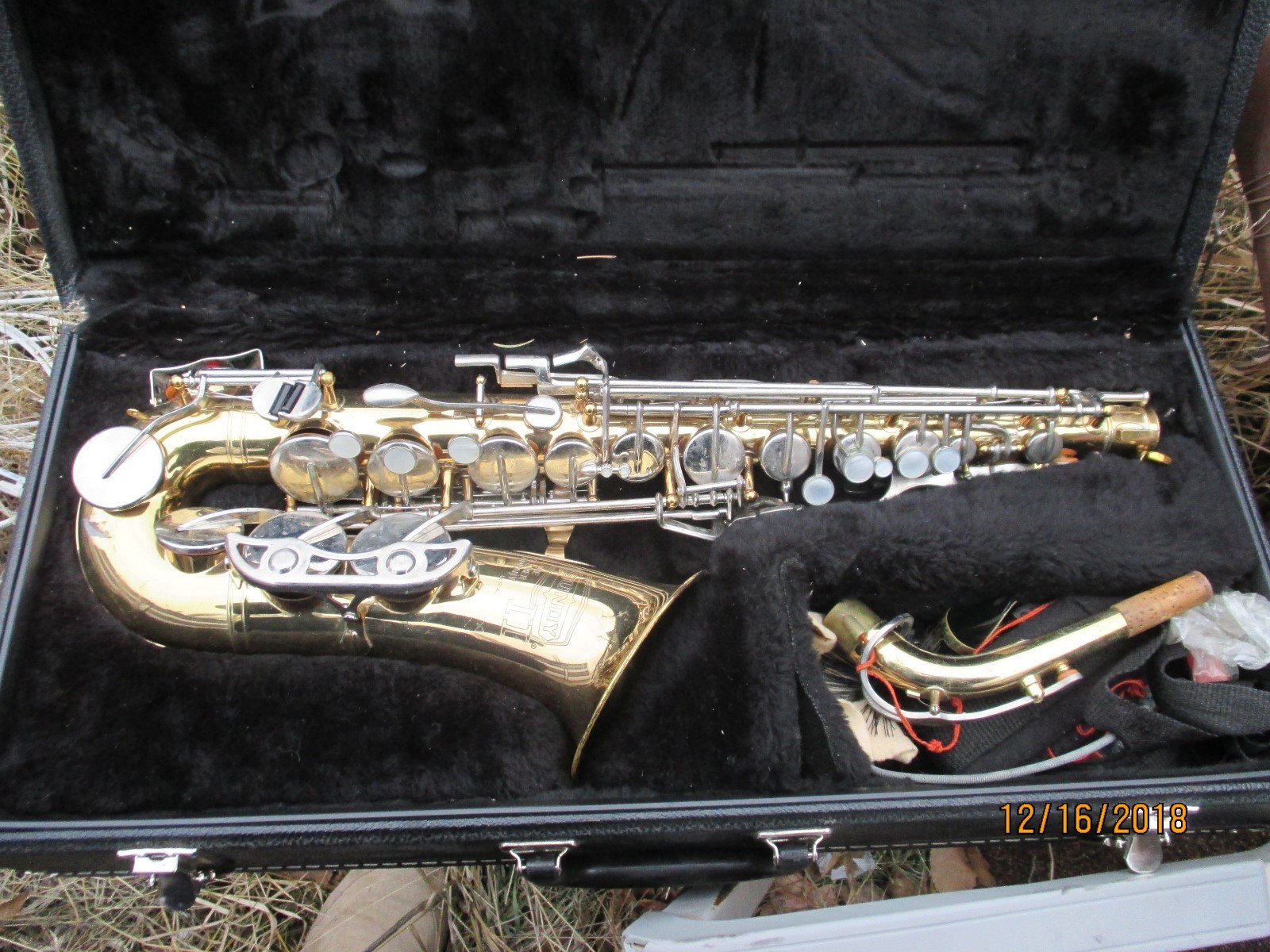 VINTAGE BUNDY SAXOPHONE W/CASE