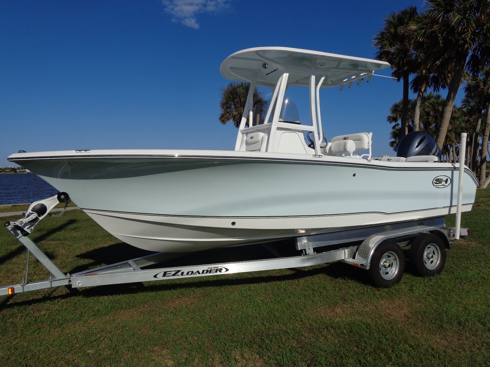 2018 SEA HUNT ULTRA 211, 6 HOURS, 150 YAMAHA, GARMIN, LIVEWELL, ALUMINUM TRAILER