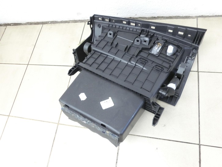 Renault Megane III BZ0 GT 10-12 Handschuhfach Renault Megane III BZ0 GT 10-12 27.08.2010 gebraucht Vorschau 6