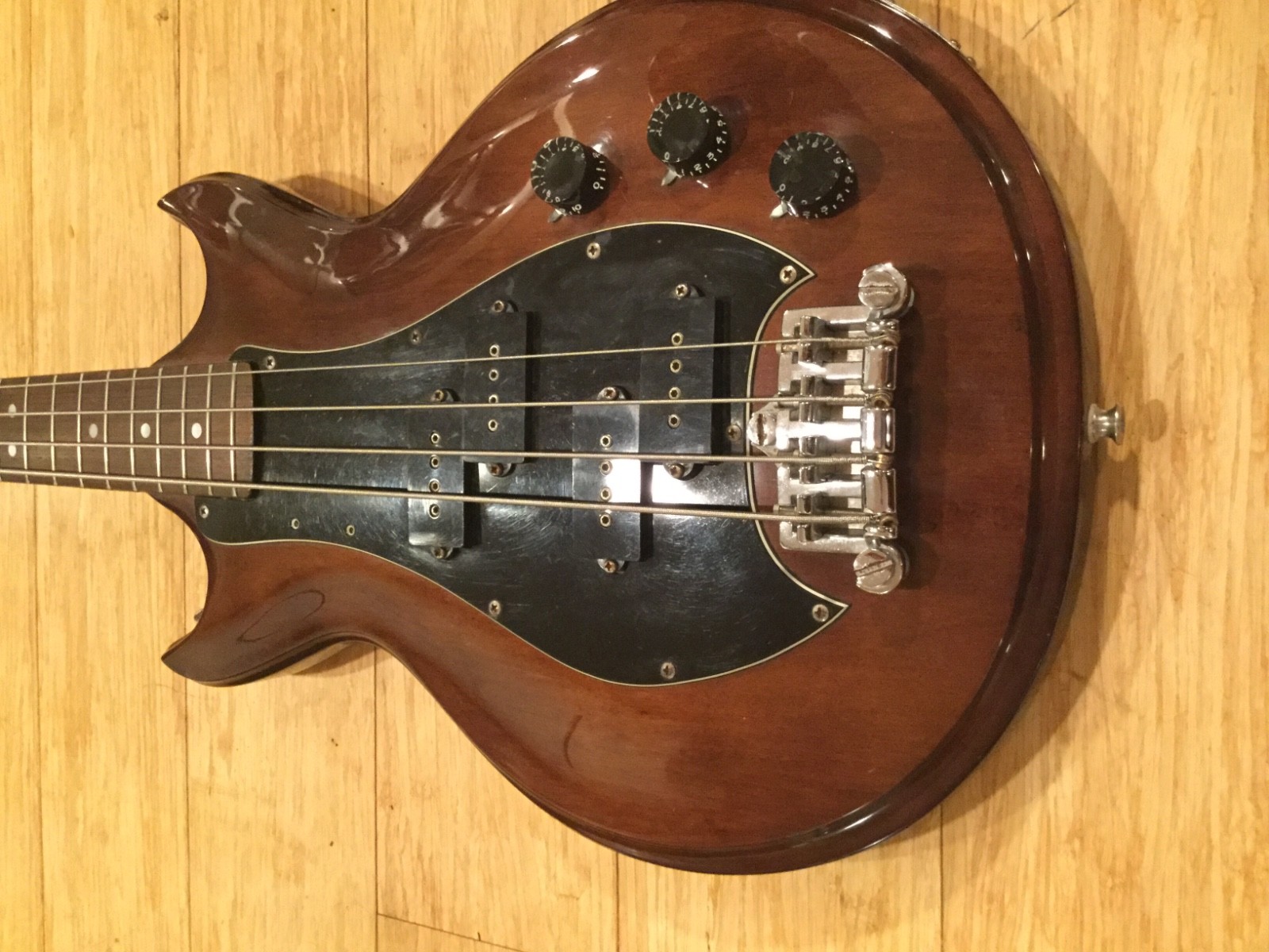 westbury Track 4 Bass Guitar, nearly MINT