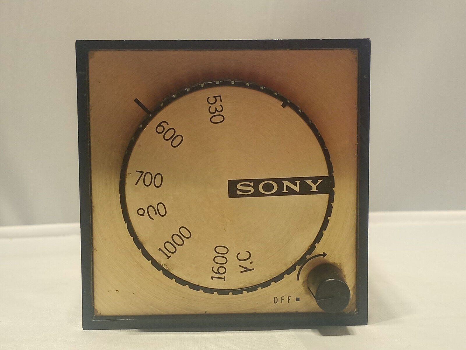 Vintage Sony Cube TR-1819 6 Transistor 4.5V Tabletop Radio Vintage Sony Cube TR-1819 6 Transistor 4.5V Tabletop Radio