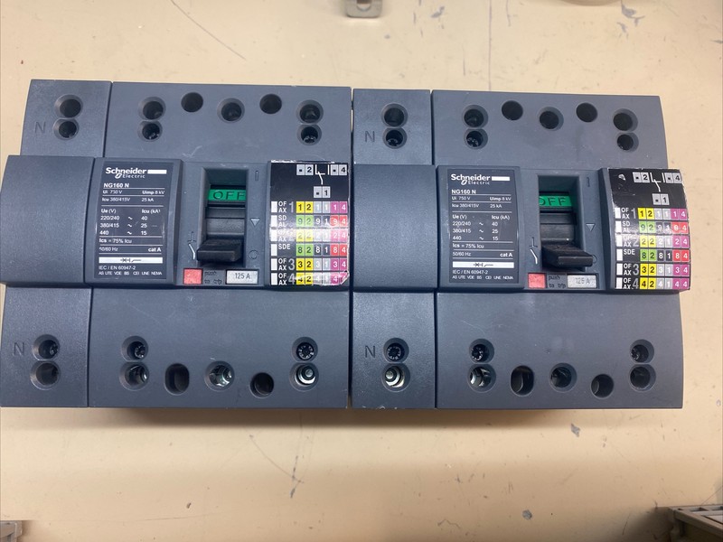 Lot De 2 Disjoncteurs Ng160n 125 AmpÃ¨Res
