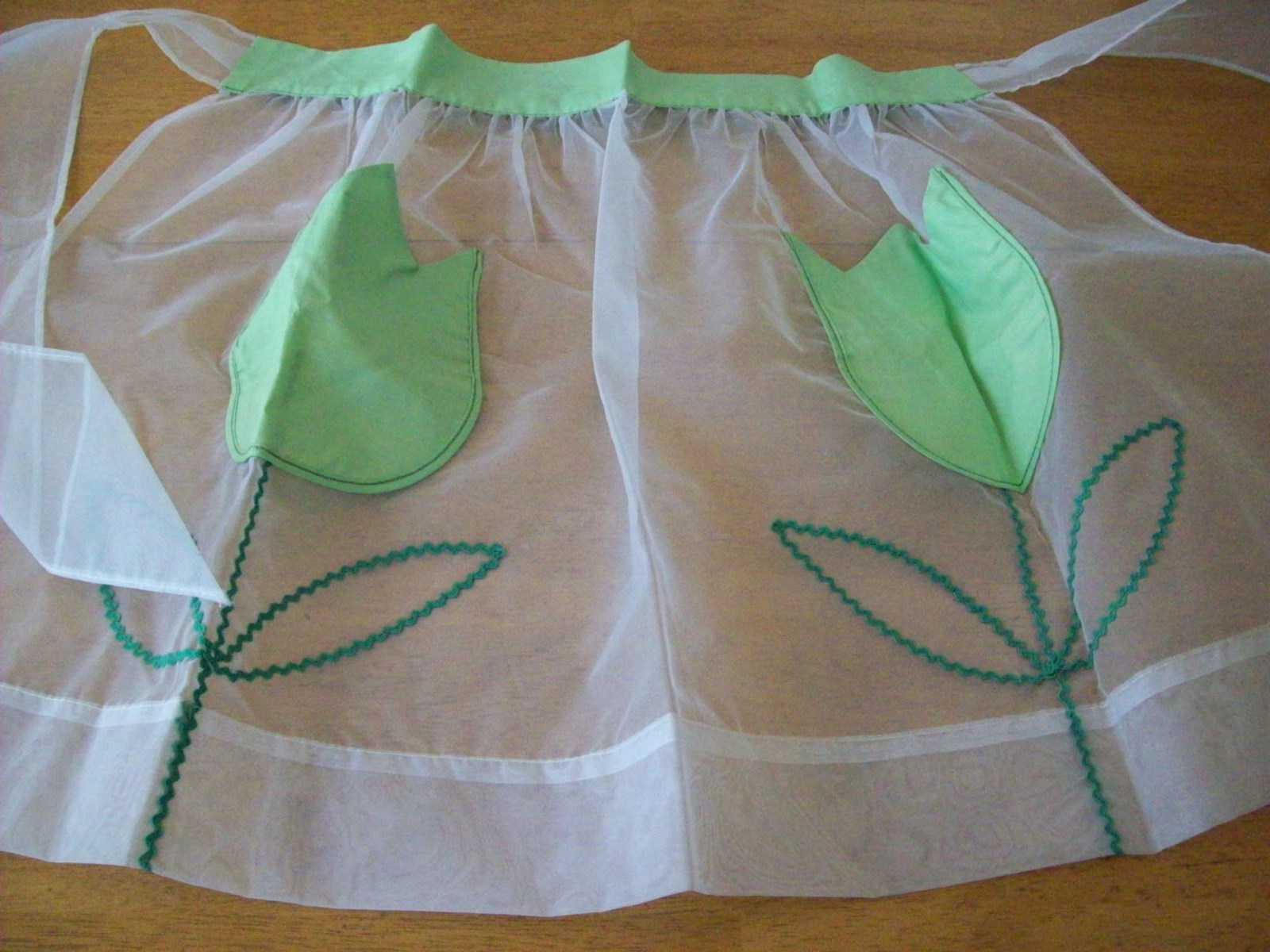 Vintage aprons apron LOT 24 PINK green RED tulips RETRO Vintage ANTIQUE Nice