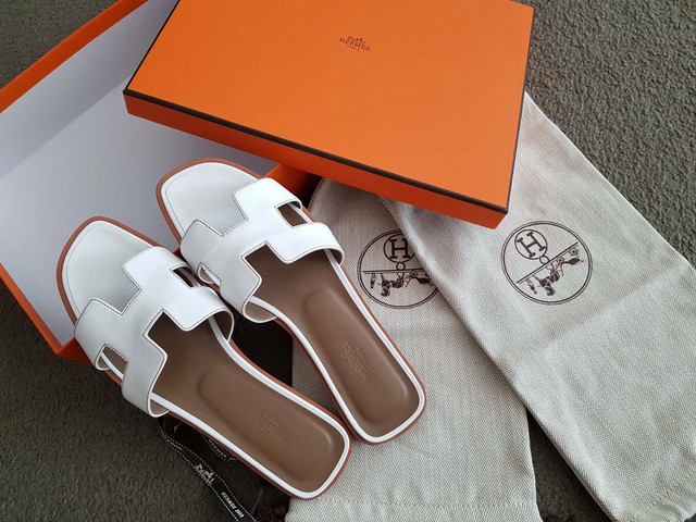 hermes oran wide feet