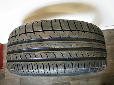1 X NEW TRIANGLE SPORTEX  TYRE TH201 235/40ZR18