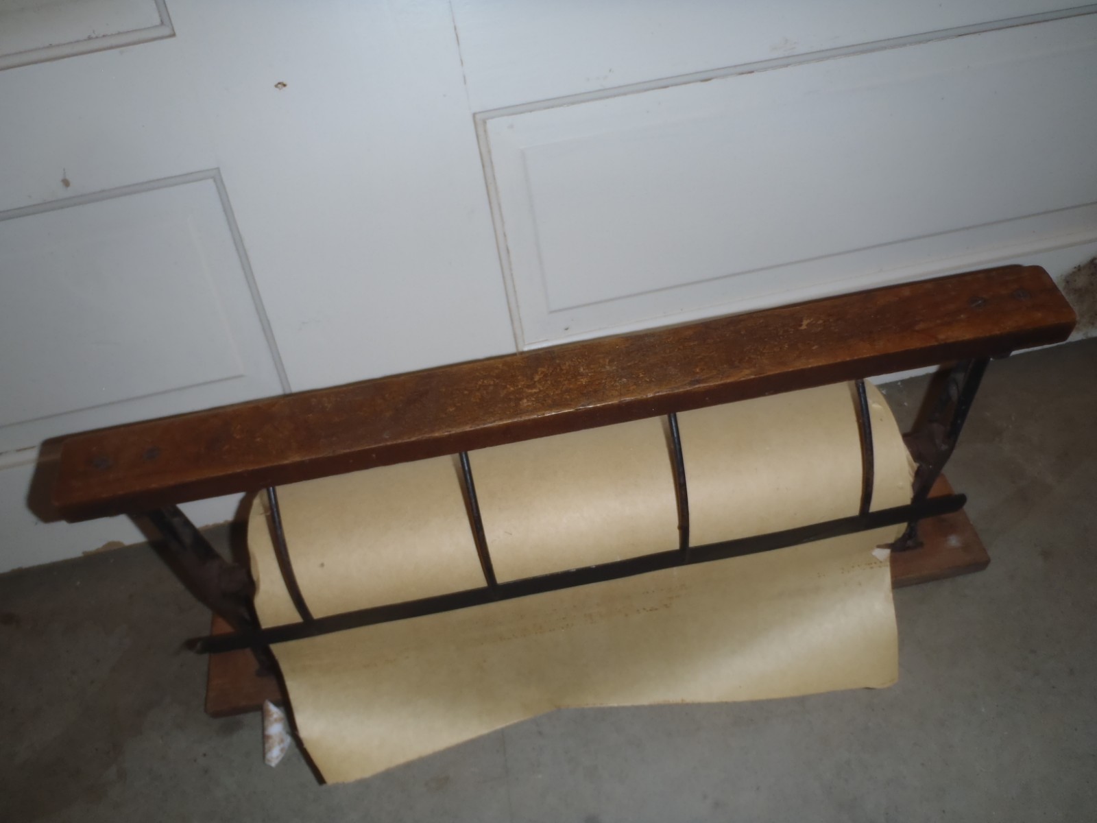 RARE VINTAGE WOODEN ROLLER PAPER HOLDER,SHOP,COUNTER TOP,OFFICE PAPER ROLLER HOL