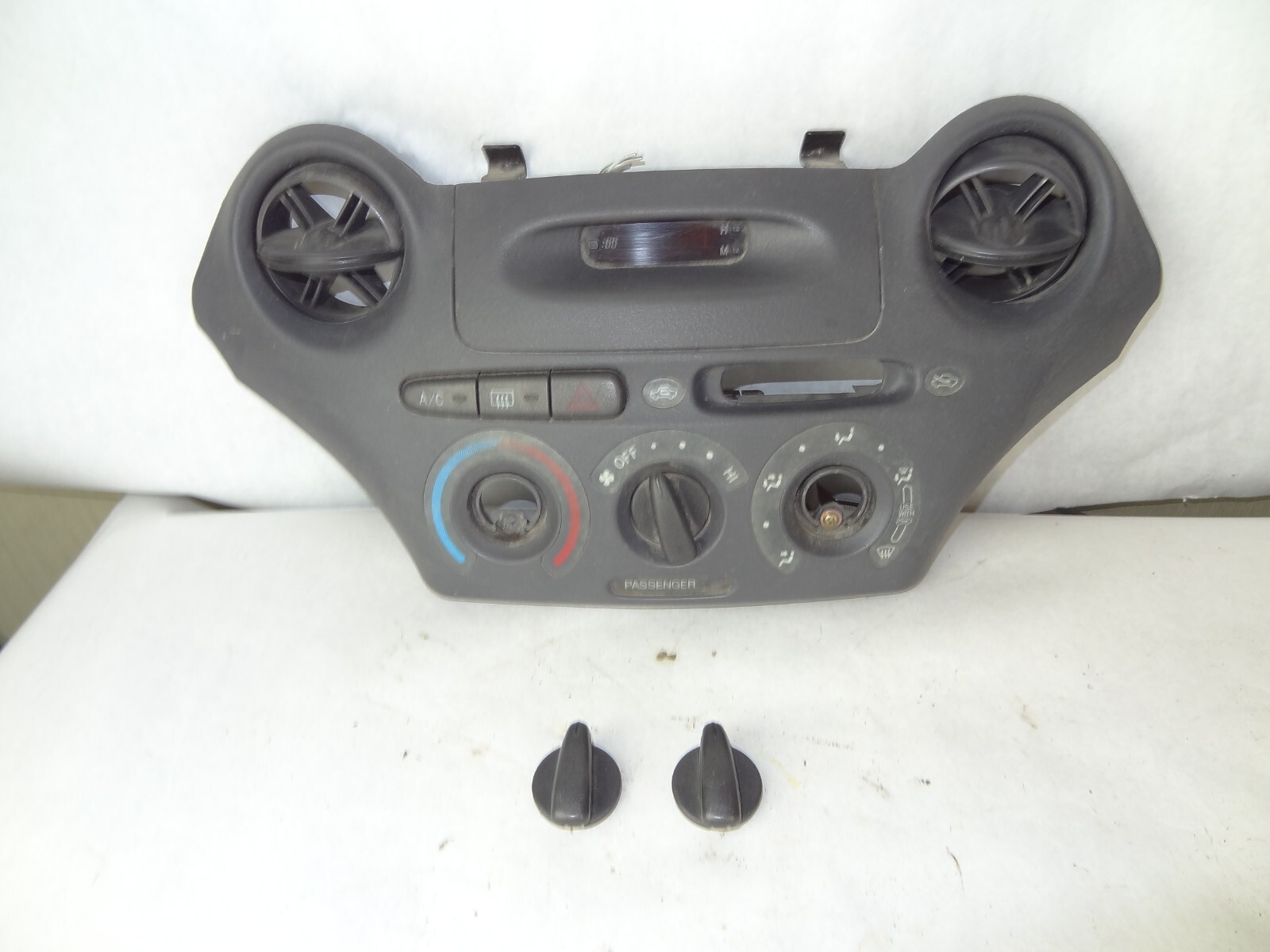 00 01 02 03 04 05 Toyota Echo Dash Air Vent AC Control Trim