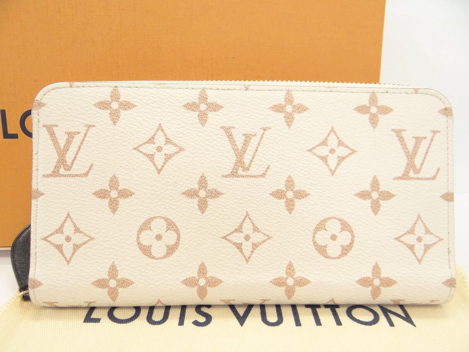 LOUIS VUITTON Monogram Dune Zippy Wallet M83093 RFID France LOUIS VUITTON Monogram Dune Zippy Wallet M83093 RFID France