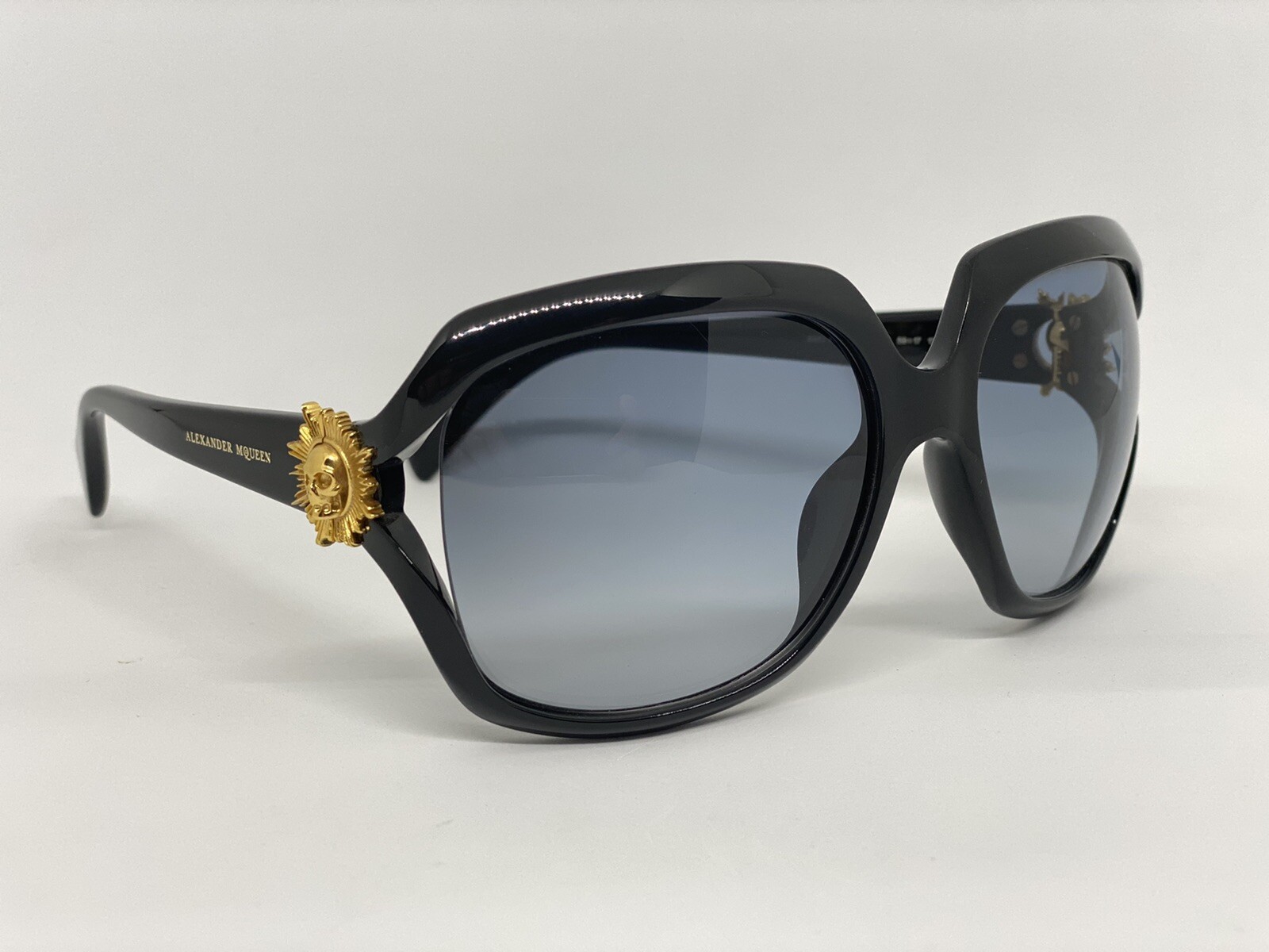 サングラス ALEXANDER MCQUEEN Woman Sunglasses Black AM0471S 001 Alexander McQueen – Otticanet USA