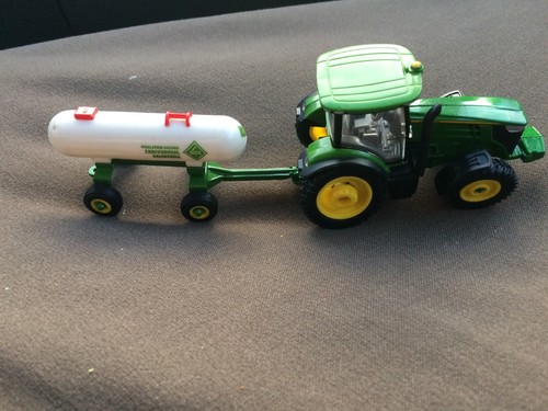 Ertl diecast John Deere 7830 Green tractor Anhydrous ammonia fertilizer trailer