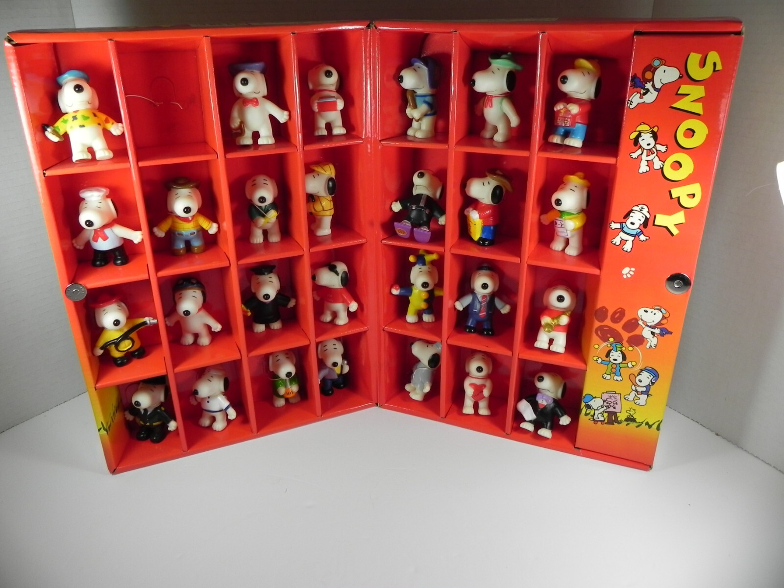 Rare Peanuts Many Lives of Snoopy 28 Figure Set with Display
