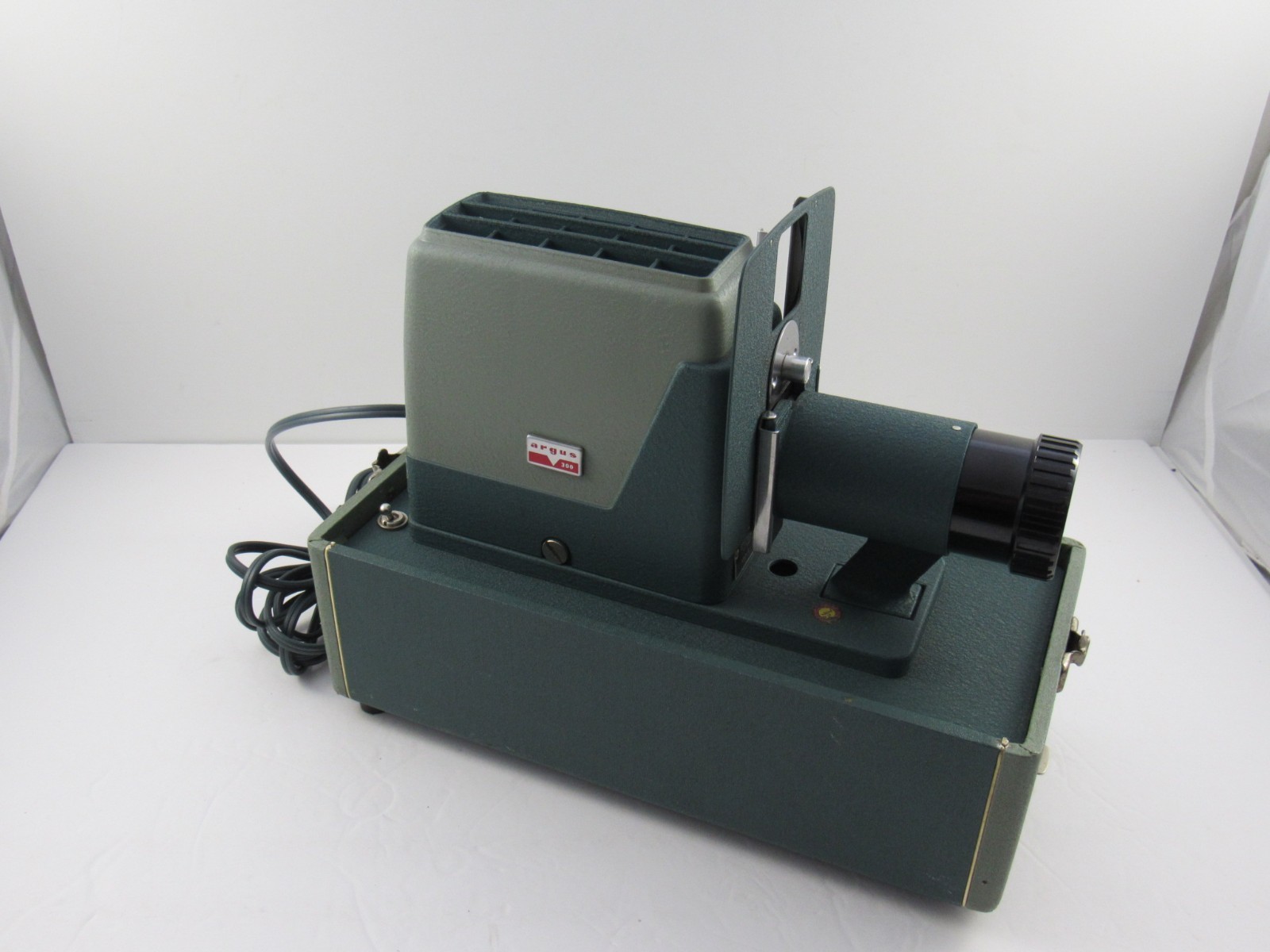 Vintage ARGUS 300 Automatic Slide Projector in carrying case : Working