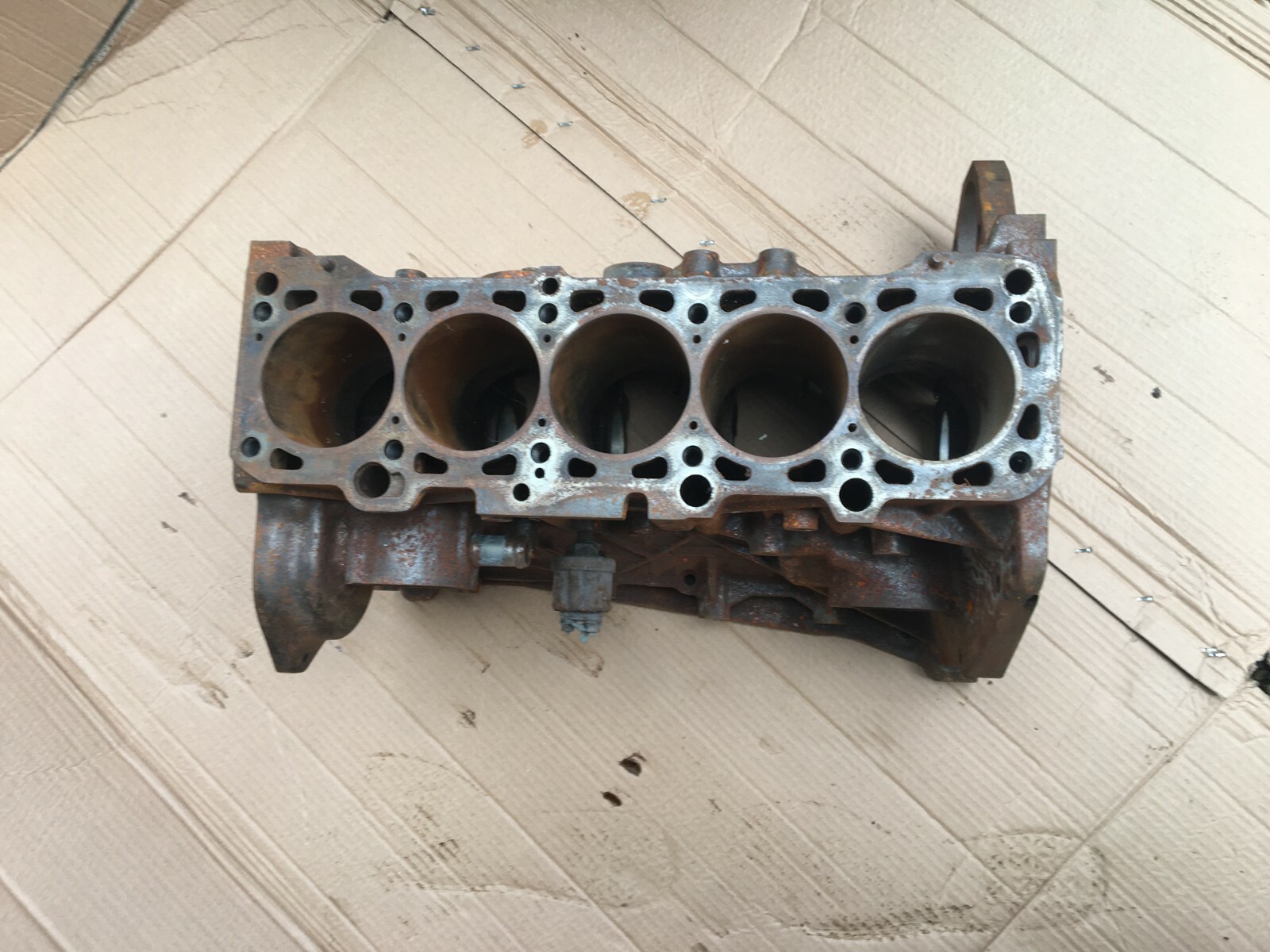AUDI 80 90 B3 2.3 20V 7A SILNIK 5 CYLINDRÓW BLOK 054103021