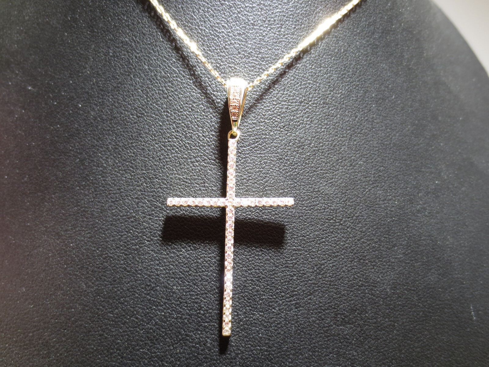 【ナンバリング】Round Brilliant Gradient Cross Necklace 14K YG CLEAR STONE CLUSTER CROSS PENDANT W/ CHAIN 17