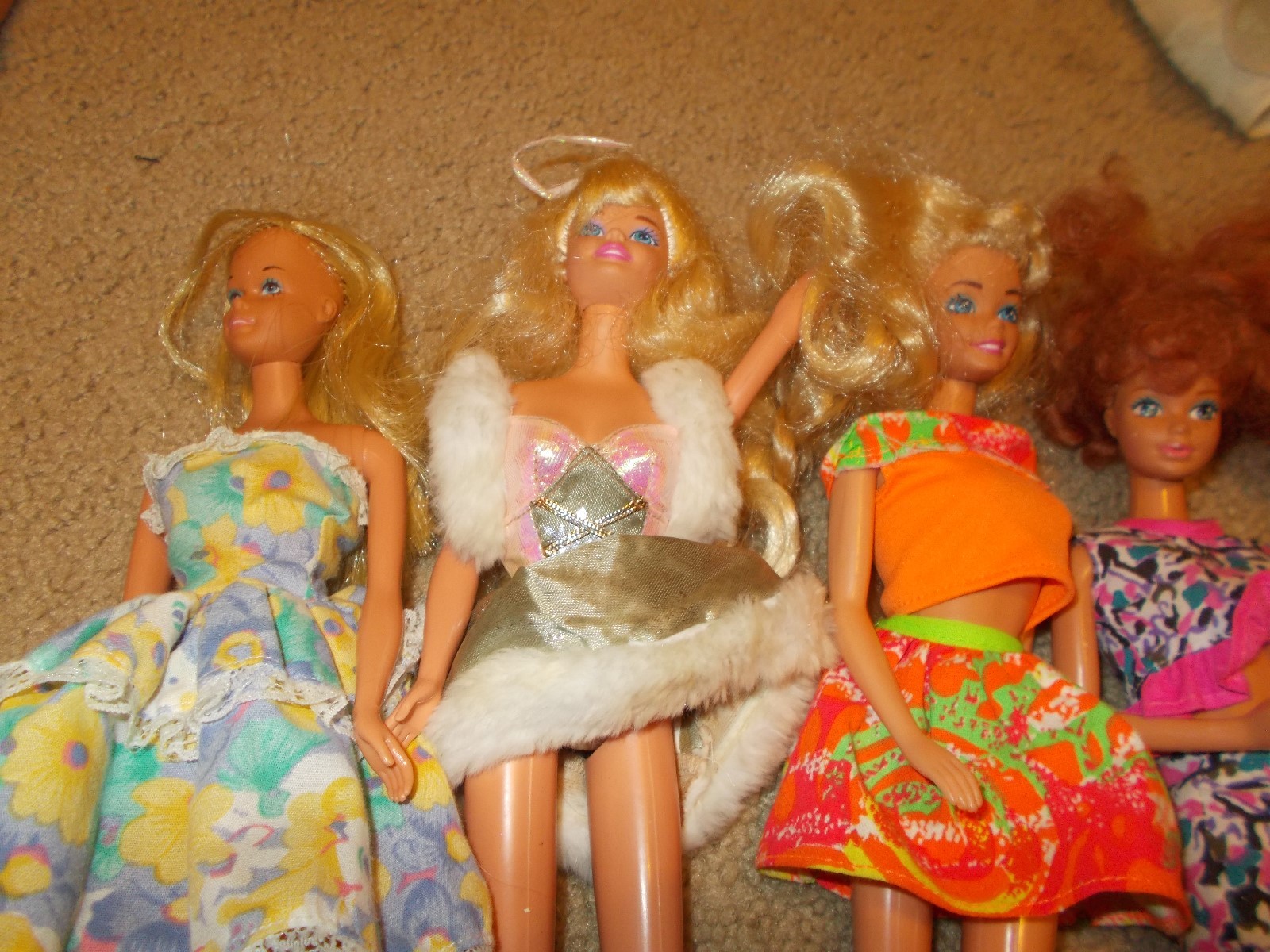 8  LOT  VINTAGE  1966   CASUAL  WEAR    BARBIE'S