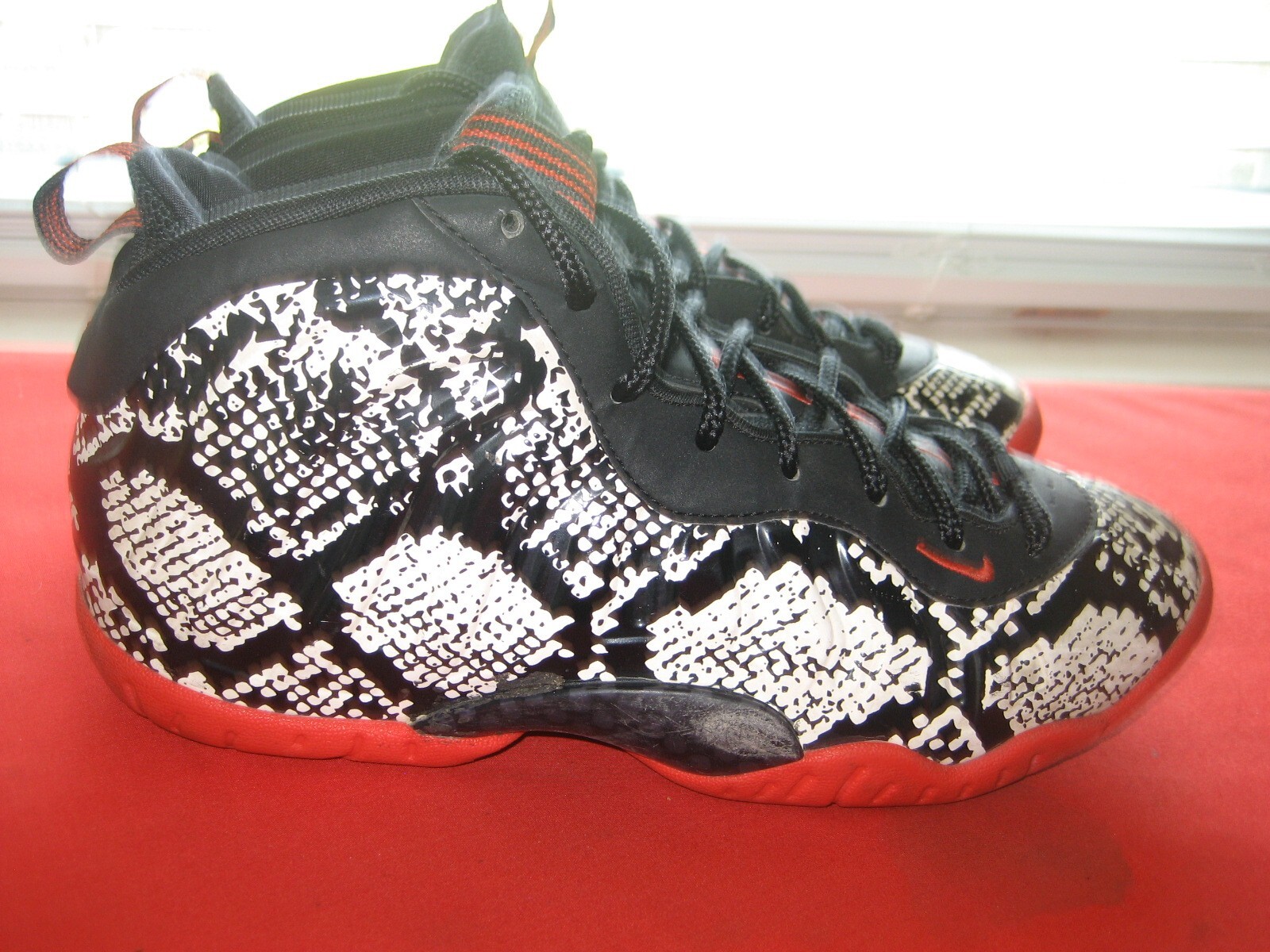 Nike Air Foamposite ONE ALBINO SNAKESKIN 644791-104 BOYS sz