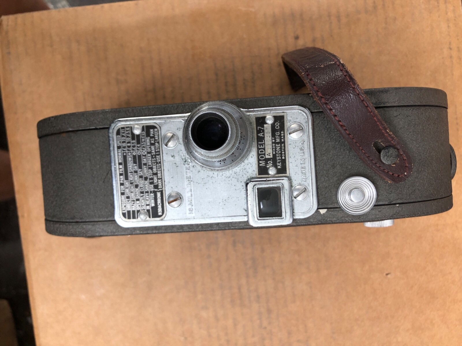 コレクター向けカメラ 3 台. 2 TLRs, 1 bakerlite toy $_32.JPG?set_id=880000500F