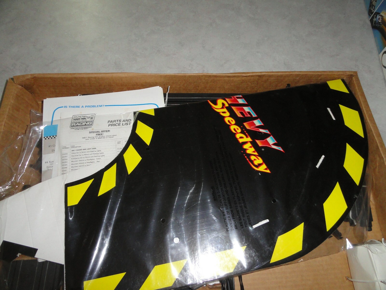 MR1 MARCHON CHEVY 300 SPARKING SPEEDWAY SLOT CAR TRACK RACE SET