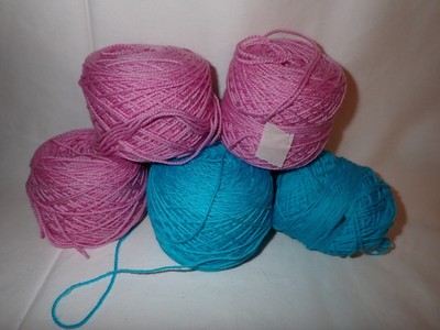 5 Cakes of Unknown Brand/Material/Length Lace Wt. Merino Wool Yarn 265 g (386)