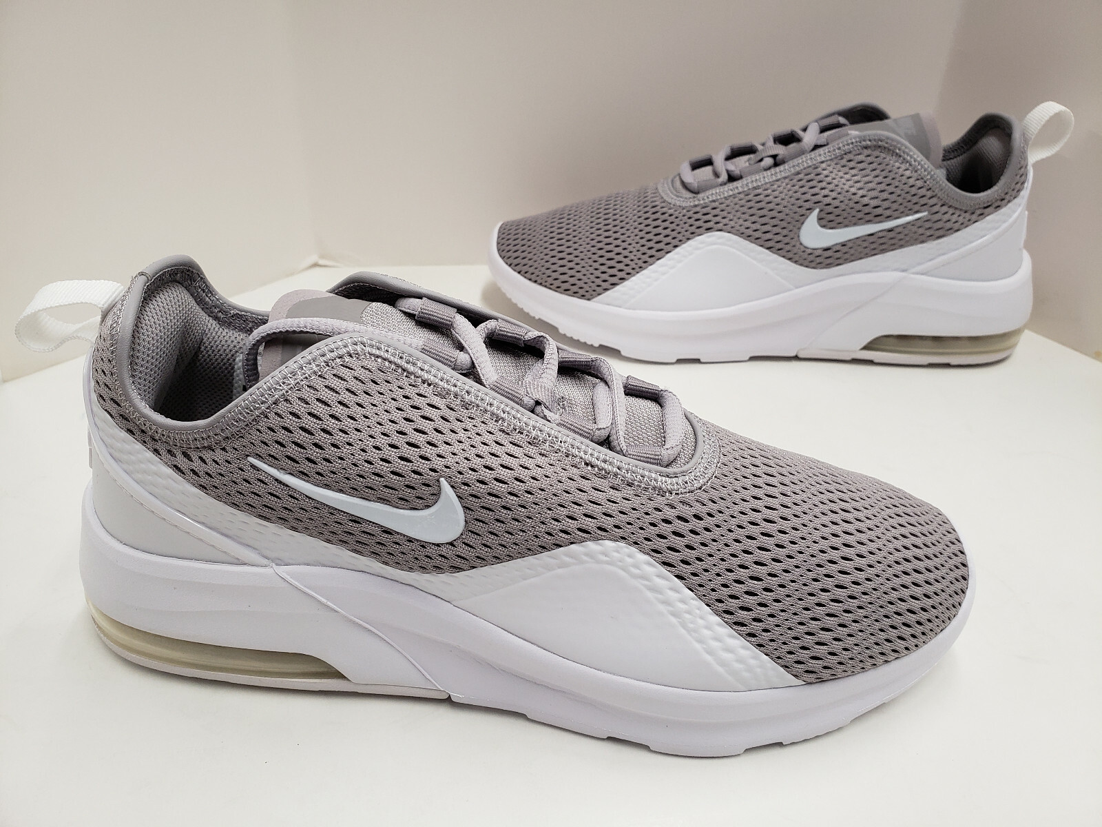 nike air max motion 2 grey white