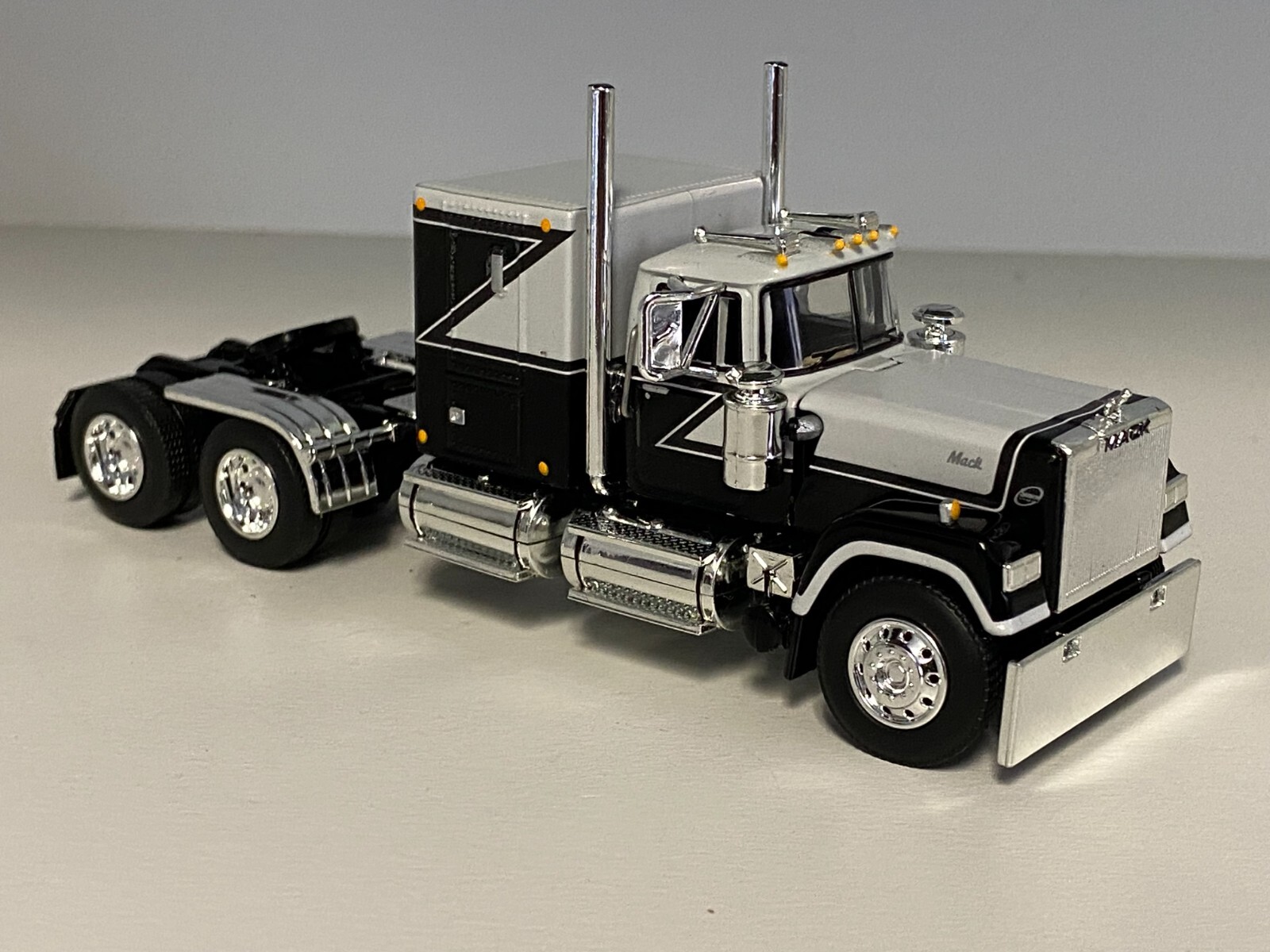 DCP Black & Silver Mack Superliner w/ Bunk tractor 1/64 new DCP Black & Silver Mack Superliner w/ Bunk tractor 1/64 new