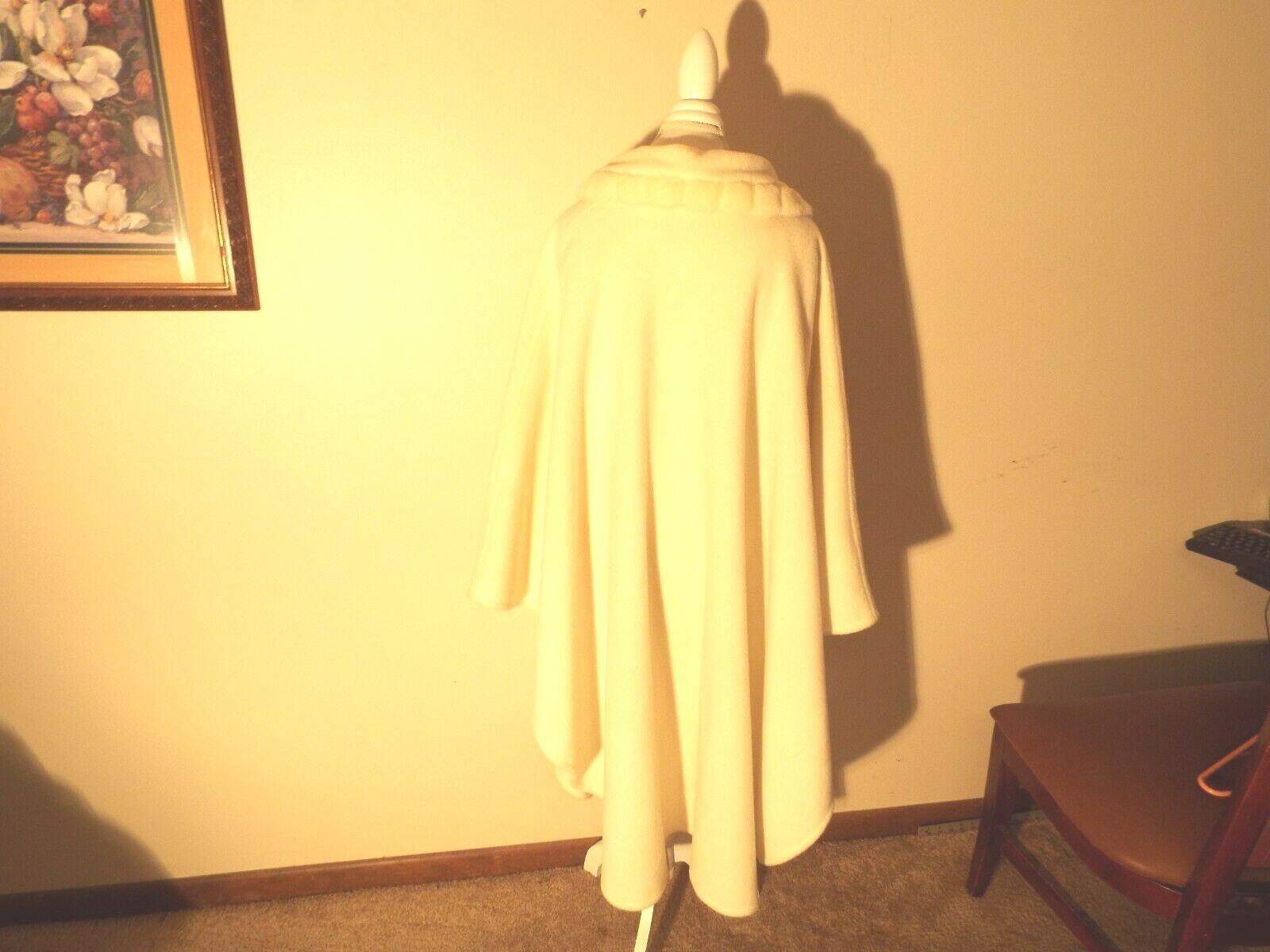 Vintage Off White Womans Fleece Cape One Size  Excellent Condition