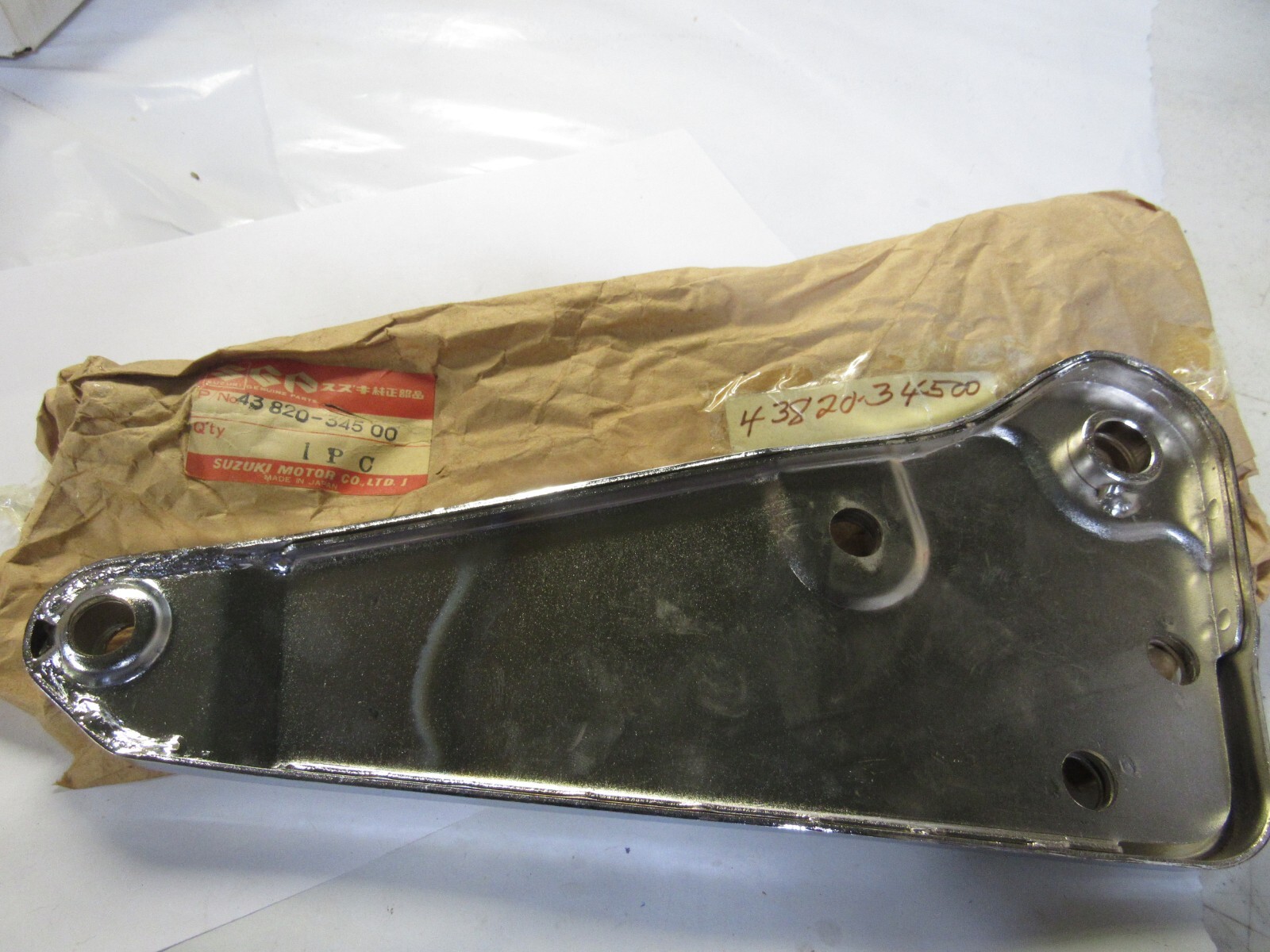 Rie NOS SUZUKI 1981 GS550L GS650E LEFT REAR BACK PASSENGER PEG