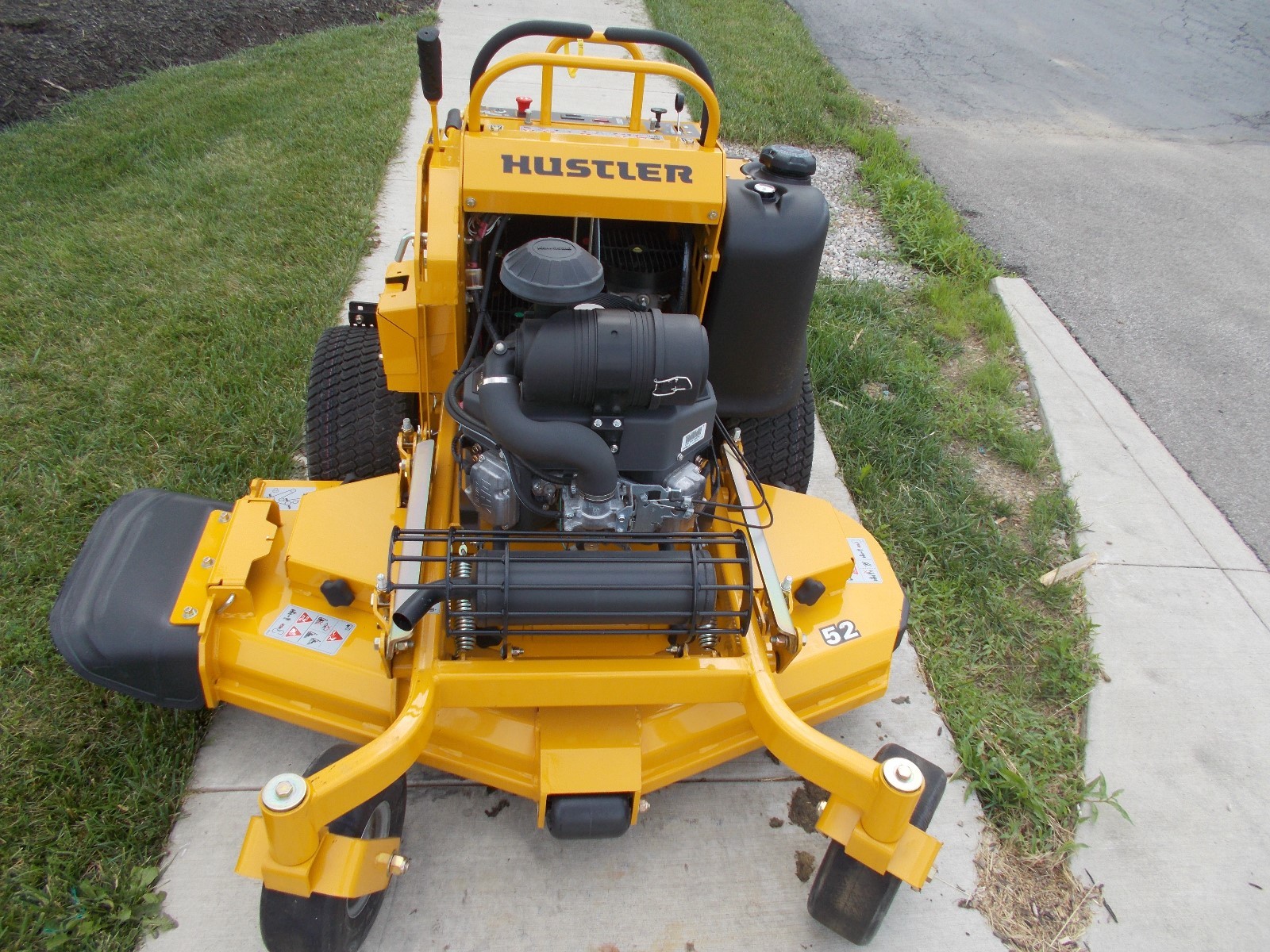 2017 HUSTLER DEMO SUPER-S 52