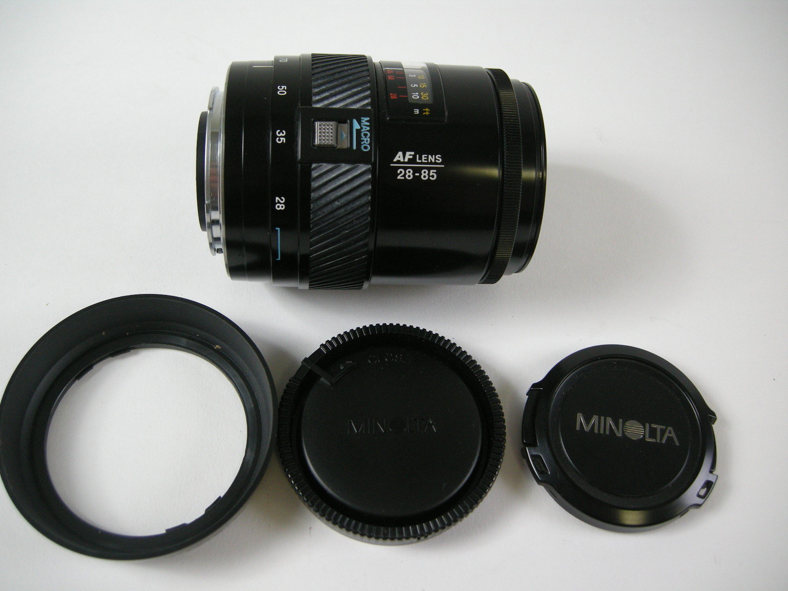 Minolta Maxxum AF Zoom 28-85mm f3.5-4.5 (22) w/caps and hood
